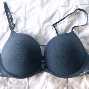 Gilly Hicks bra